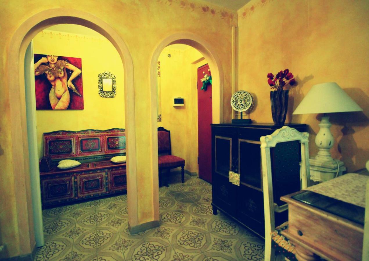 Hand Decorated House With Court フィレンツェ エクステリア 写真